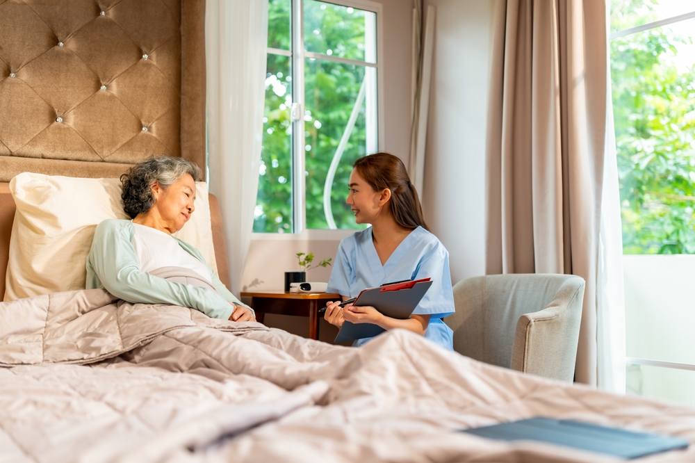 Asian,Woman,Doctor,Examine,And,Consult,Senior,Patient,On,The